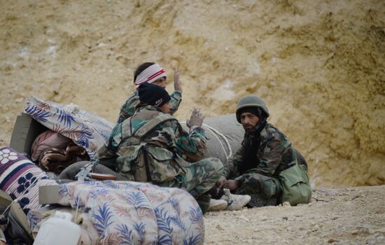 Syrian government army and militia fight for Palmyra