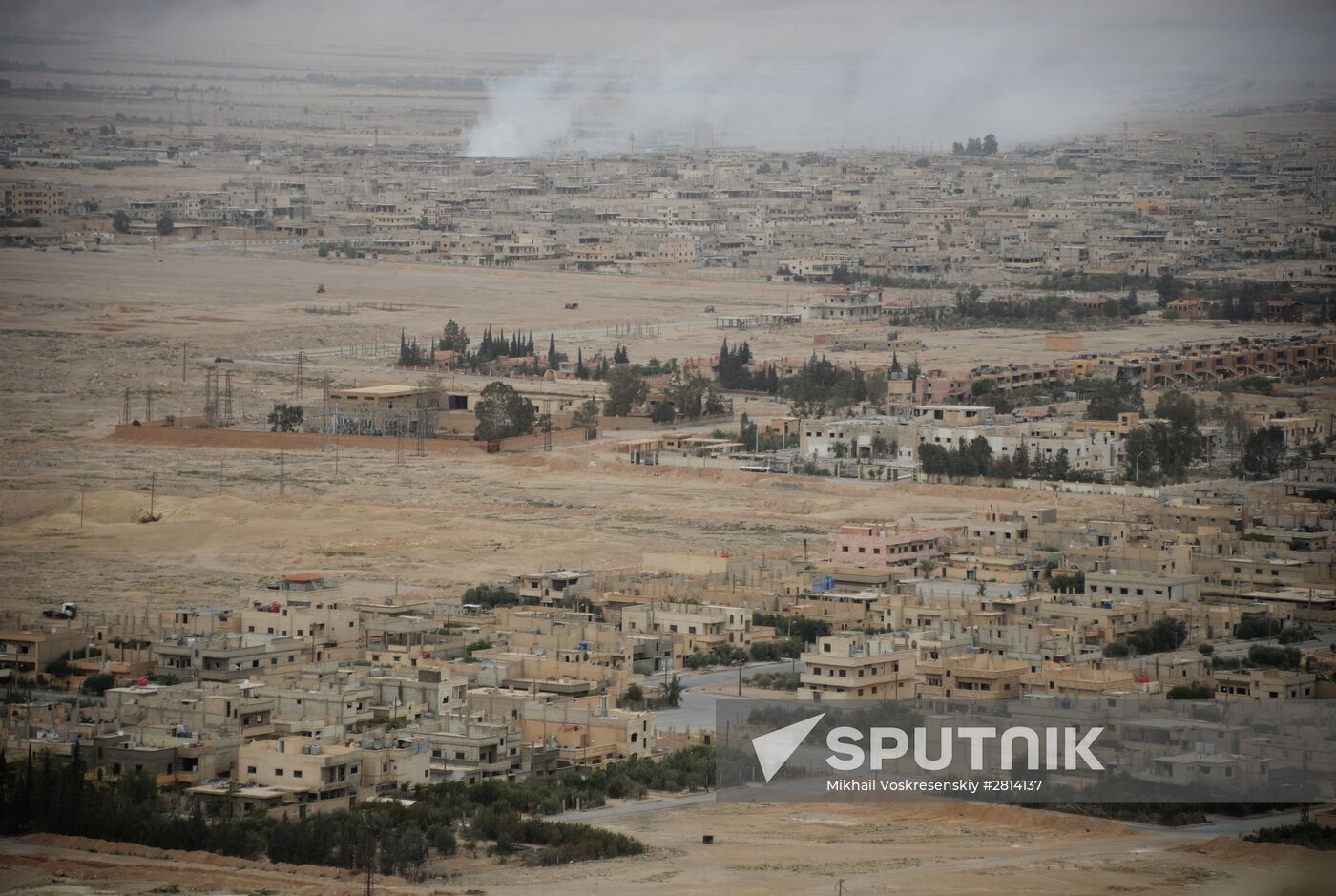 Syrian government army and militia fight for Palmyra
