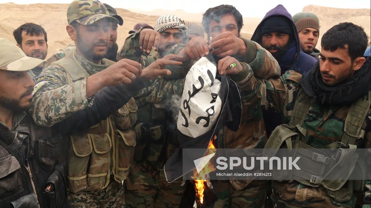 Syrian government army and militia fight for Palmyra