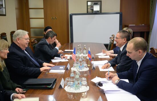 Russian Economic Development Minister Aleksei Ulyukaev meets with US Ambassador John Tefft