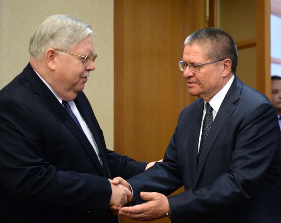 Russian Economic Development Minister Aleksei Ulyukaev meets with US Ambassador John Tefft