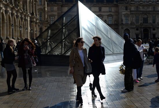 Cities of the world. Paris