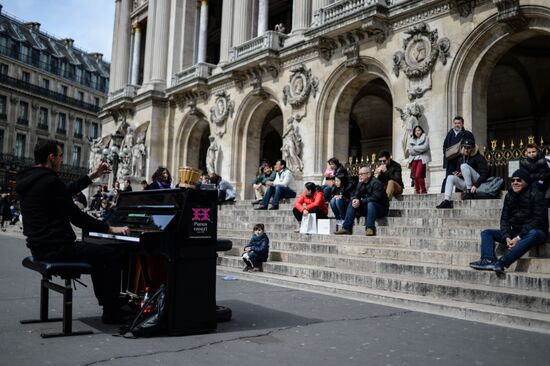 Cities of the world. Paris