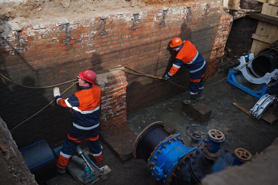 Moscow Mayor Sergei Sobyanin inspects water pipeline renovation on Garden Ring