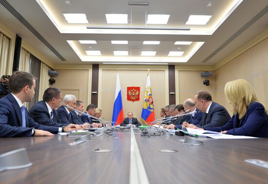 President Vladimir Putin holds meeting with Russian Government members