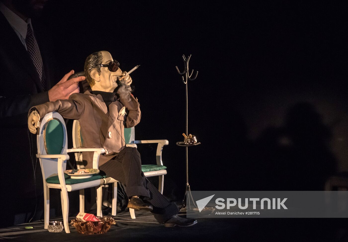 Theater director Gabriadze stages mini-show at Tovstonogov Bolshoi Drama
