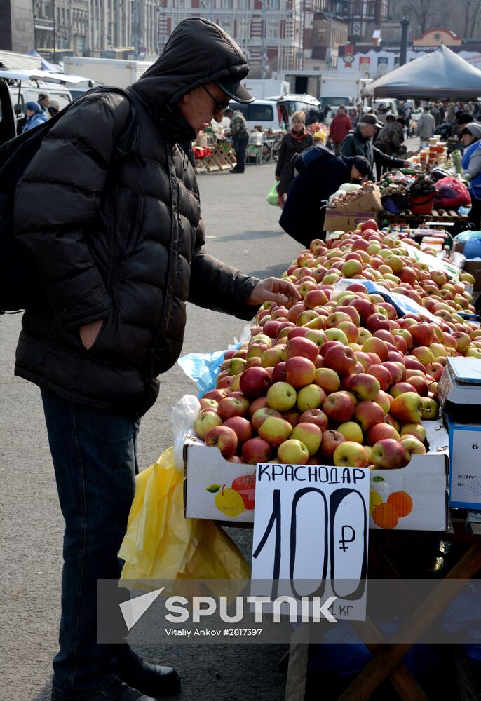 Food market in Vladivostok's central square
