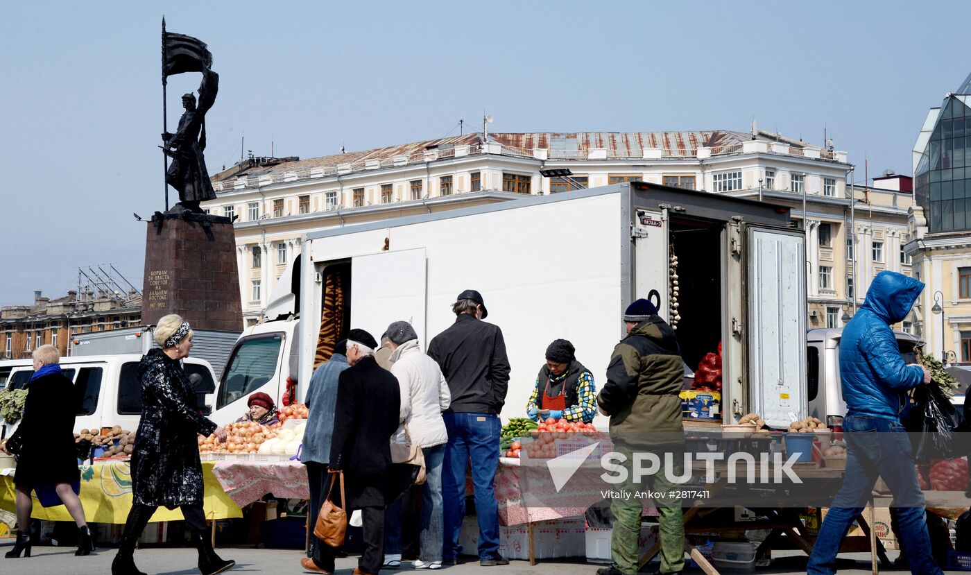 Food market in Vladivostok's central square