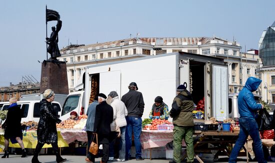 Food market in Vladivostok's central square