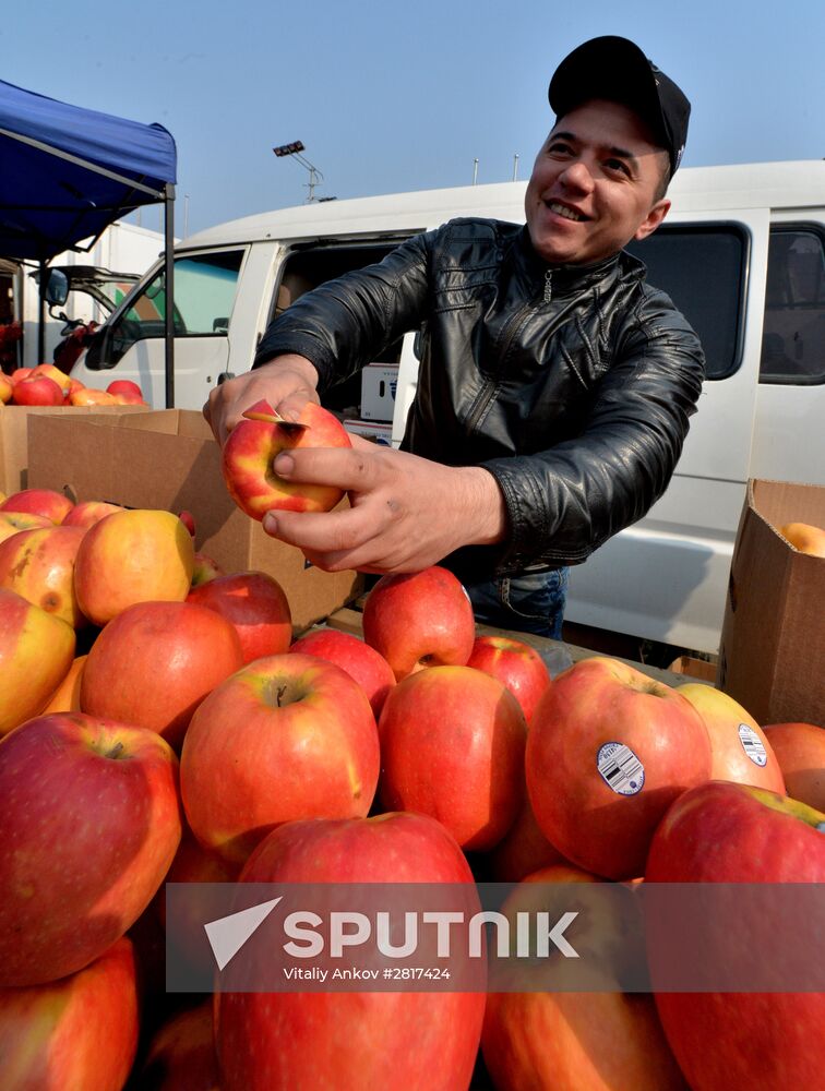 Food market in Vladivostok's central square