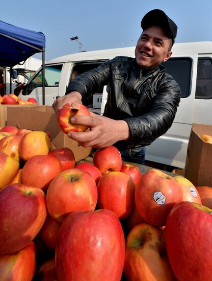 Food market in Vladivostok's central square