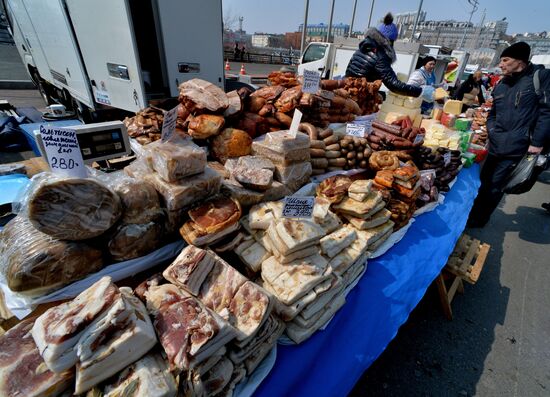 Food market in Vladivostok's central square
