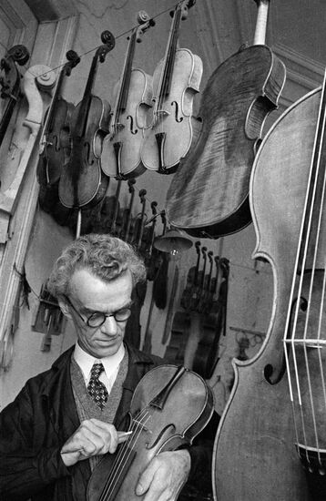 Violin maker Yevgeny Vitachek