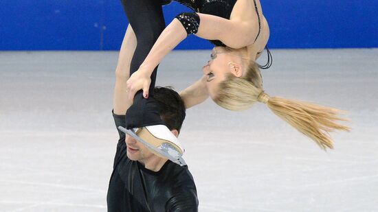 World Figure Skating Championships. Pairs. Short program