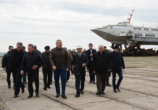Dmitry Rogozin visits More plant in Feodosia
