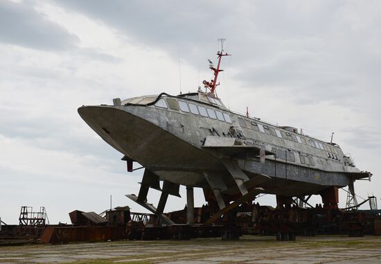 Dmitry Rogozin visits More plant in Feodosia