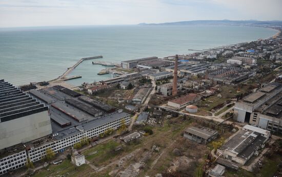 Dmitry Rogozin visits More plant in Feodosia