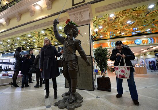 Sculptures of d'Artagnan, Athos, and Aramis unveiledin Yekaterinburg