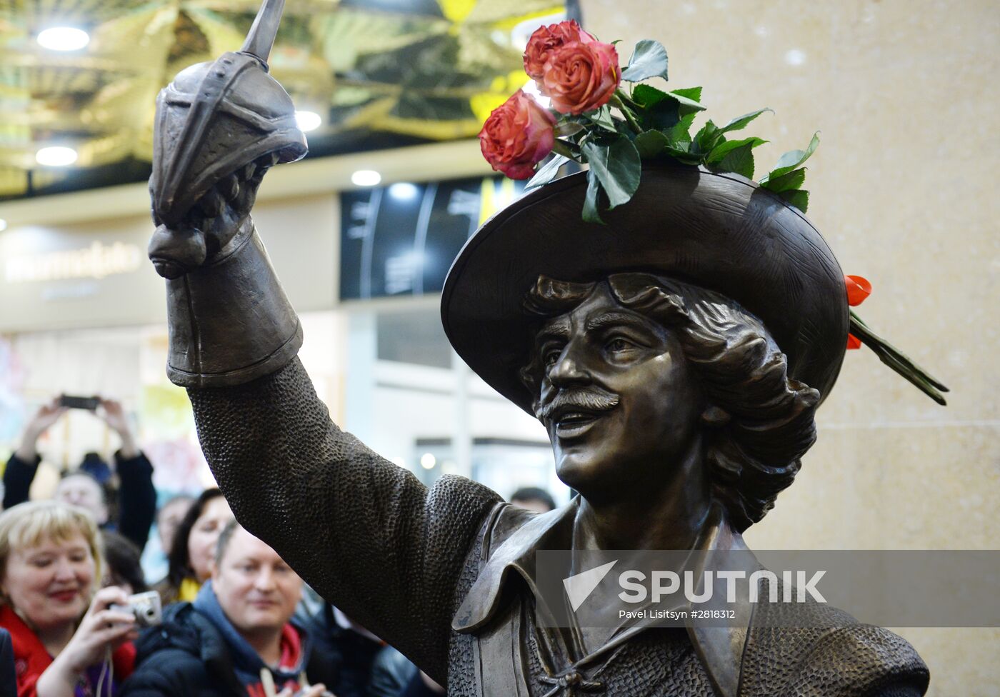 Sculptures of d'Artagnan, Athos, and Aramis unveiledin Yekaterinburg
