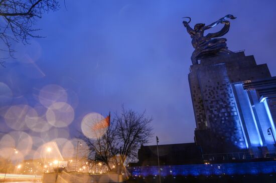 Light It Up Blue event in Russia