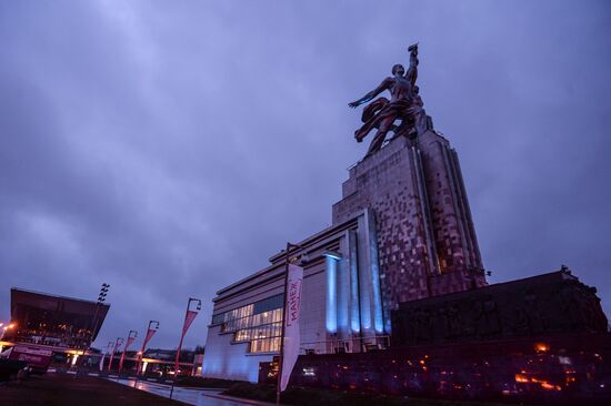 Light It Up Blue event in Russia