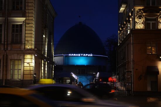 Light It Up Blue event in Russia