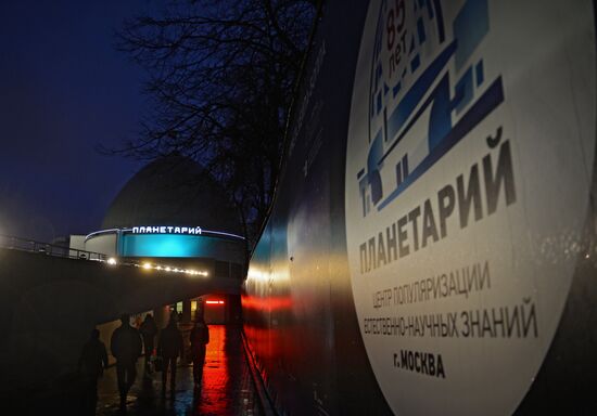 Light It Up Blue event in Russia