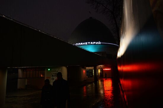 Light It Up Blue event in Russia