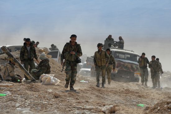 Syrian government army and militia on the fringes of Al-Karyatein