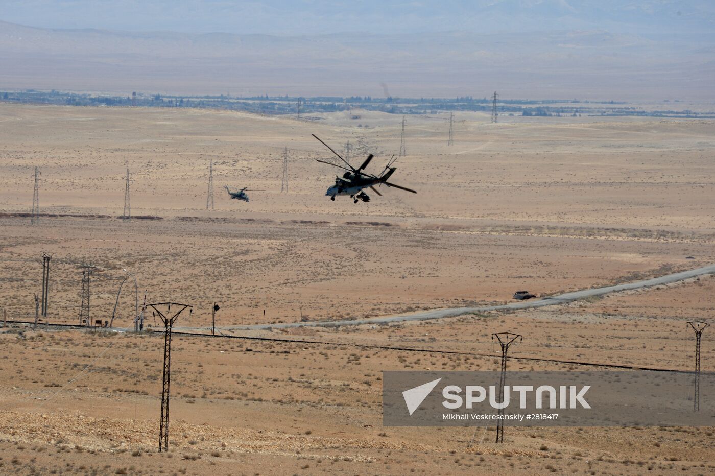 Syrian government army and militia on the fringes of Al-Karyatein