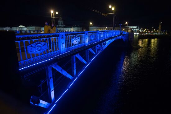 Light It Up Blue event in Russia