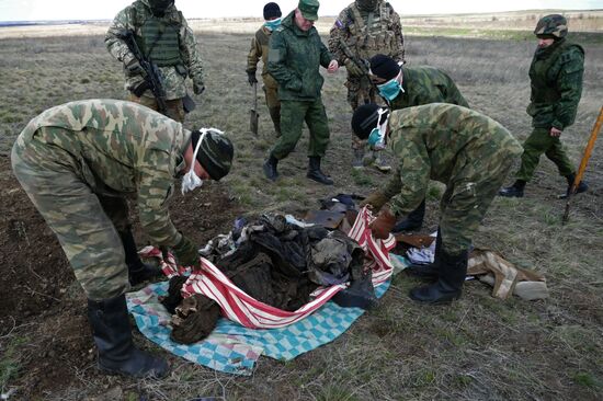 Mass grave of soldiers of Armed Forces of Ukraine found near Debaltseve