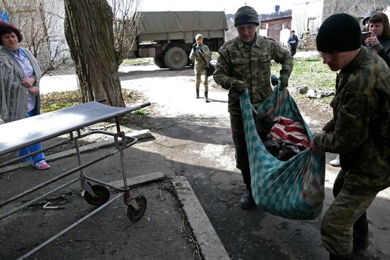 Mass grave of soldiers of Armed Forces of Ukraine found near Debaltseve