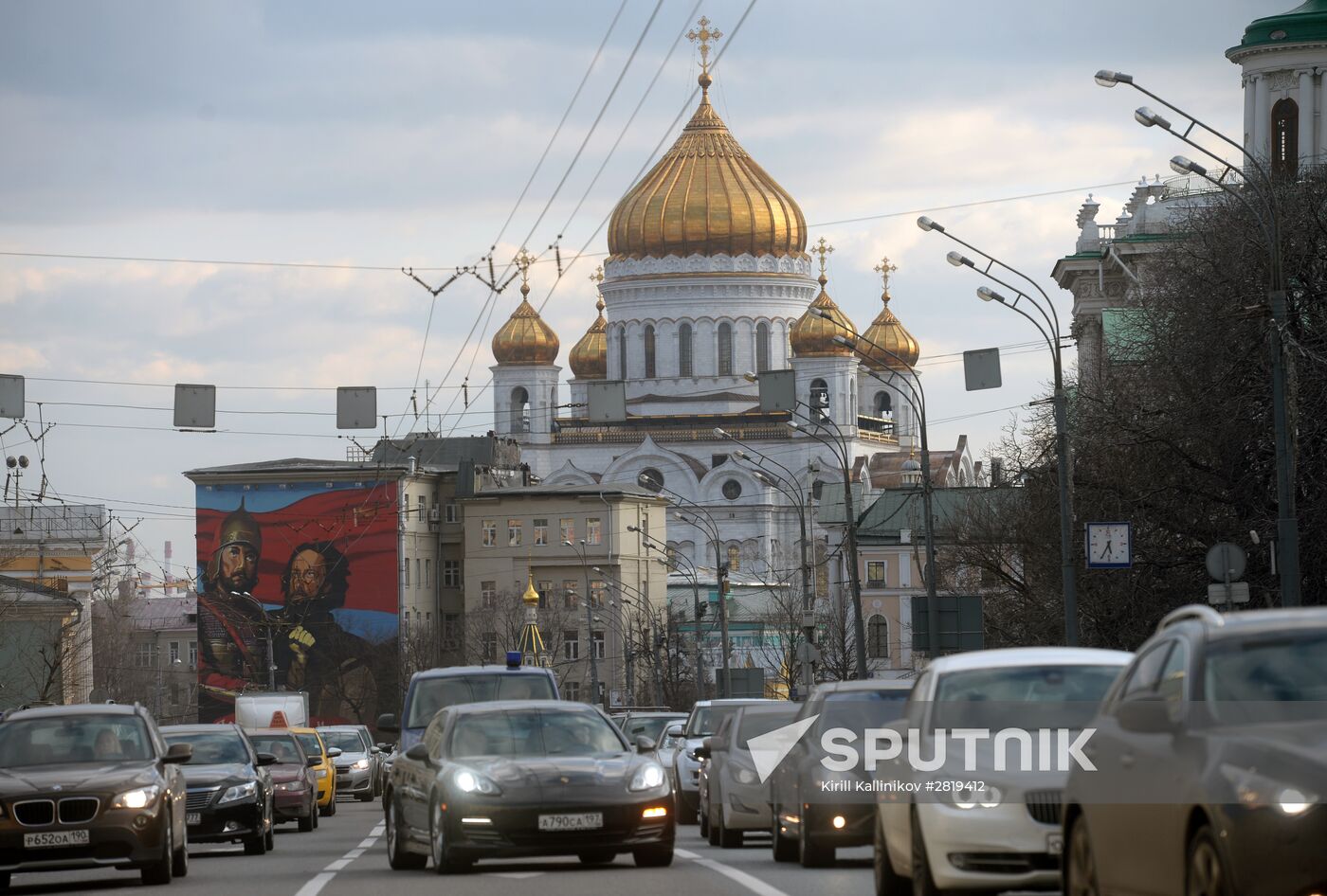 Graffiti featuring Russian historical Time of Troubles' heroes on Moscow building