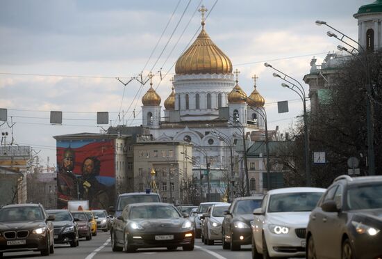 Graffiti featuring Russian historical Time of Troubles' heroes on Moscow building