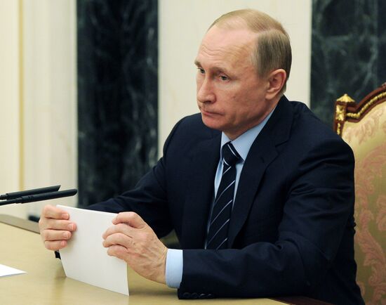 President Vladimir Putin holds meeting on electric power undustry development