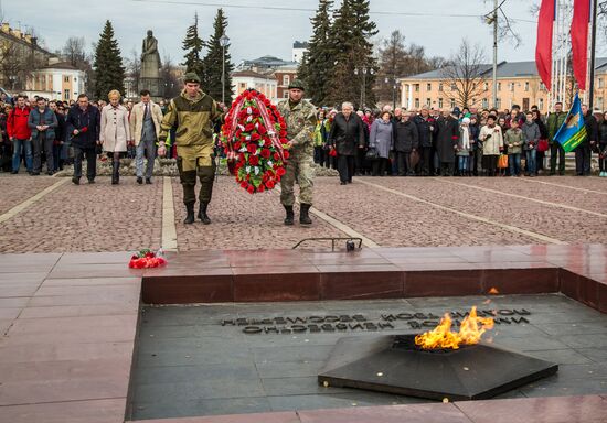 Petrozavodsk residents celebrate anniversary of town's City of Military Glory title