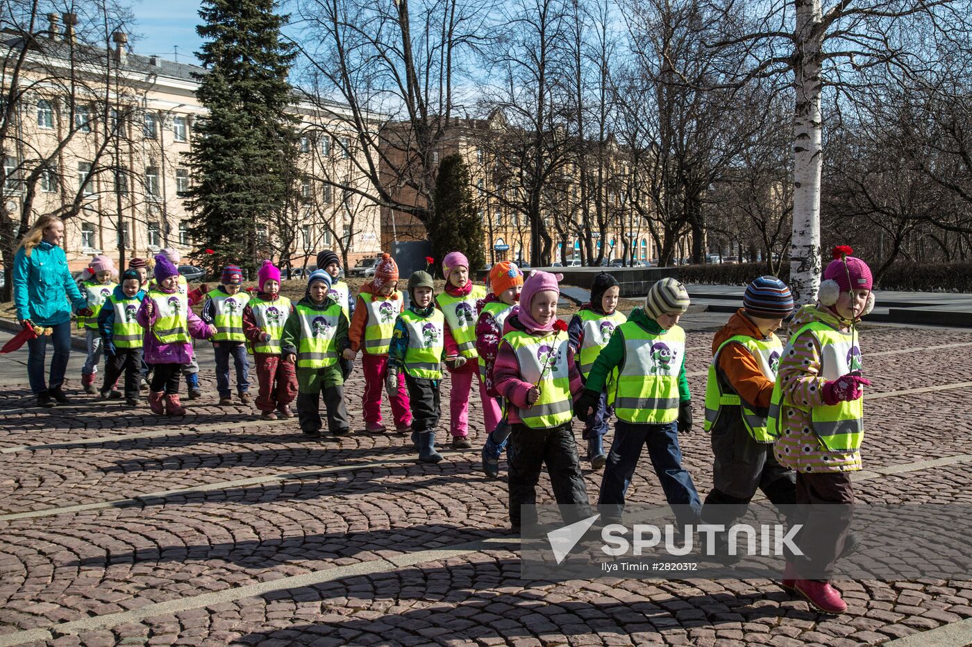 Petrozavodsk residents celebrate anniversary of town's City of Military Glory title