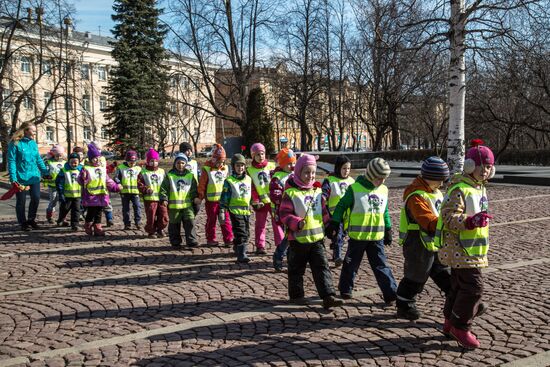 Petrozavodsk residents celebrate anniversary of town's City of Military Glory title