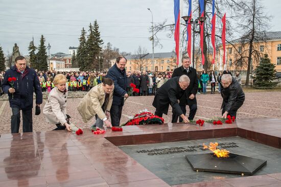 Petrozavodsk residents celebrate anniversary of town's City of Military Glory title