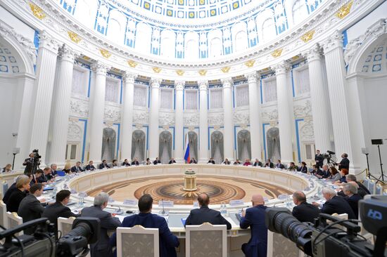 Presidential chief of staff Sergey Ivanov holds meeting of Year of Environment organizing committee