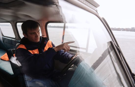 Small vessel inspectors patrol Pirogovo water reserve