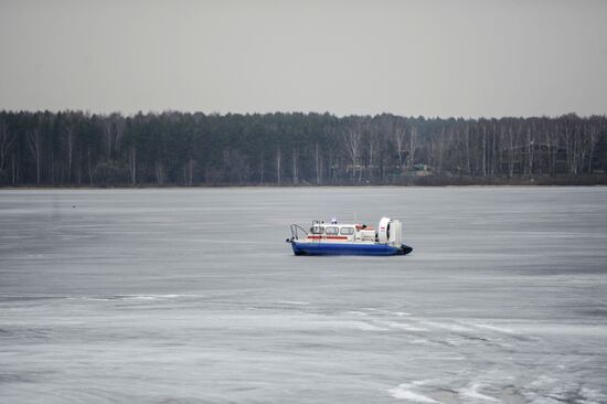 Small vessel inspectors patrol Pirogovo water reserve