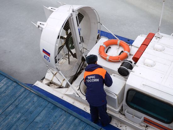 Small vessel inspectors patrol Pirogovo water reserve