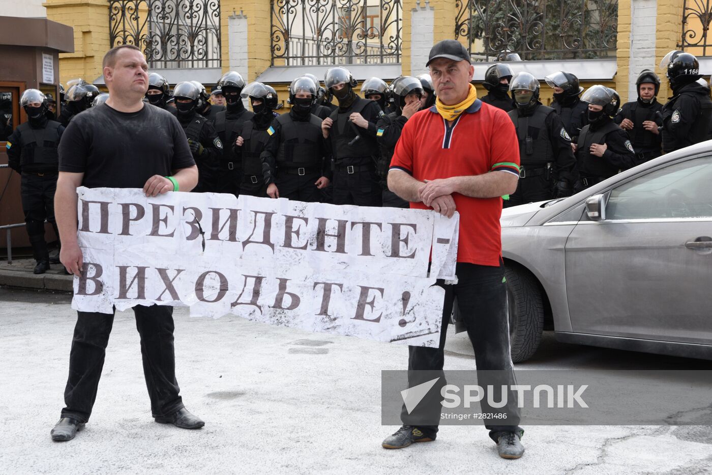 Protest outside Ukraine's president office