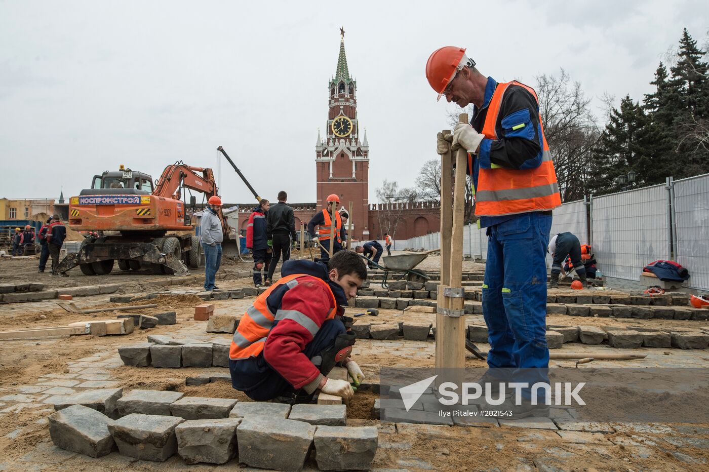 Construction and archeological works underway on demolished Kremlin's Building 14 site