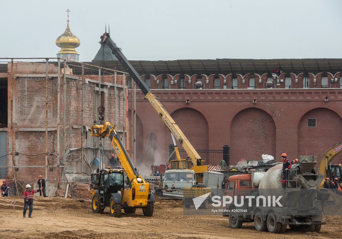 Archeological excavation on site of demolished Kremlin Building No 14