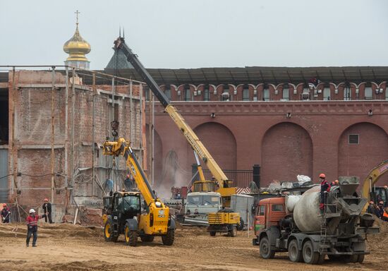 Archeological excavation on site of demolished Kremlin Building No 14