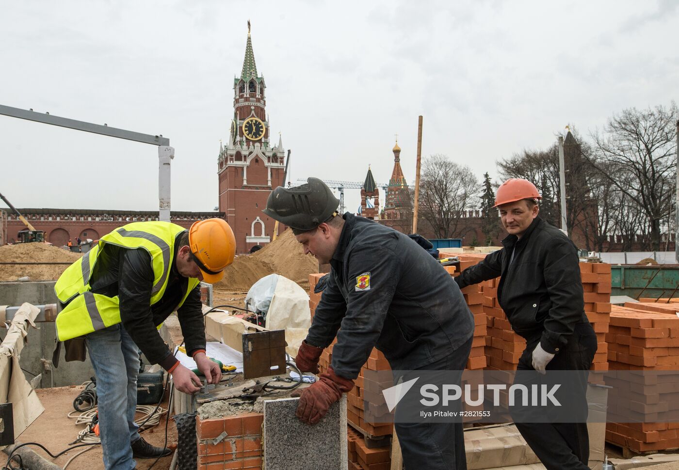 Archeological excavation on site of demolished Kremlin Building No 14