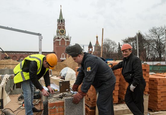 Archeological excavation on site of demolished Kremlin Building No 14